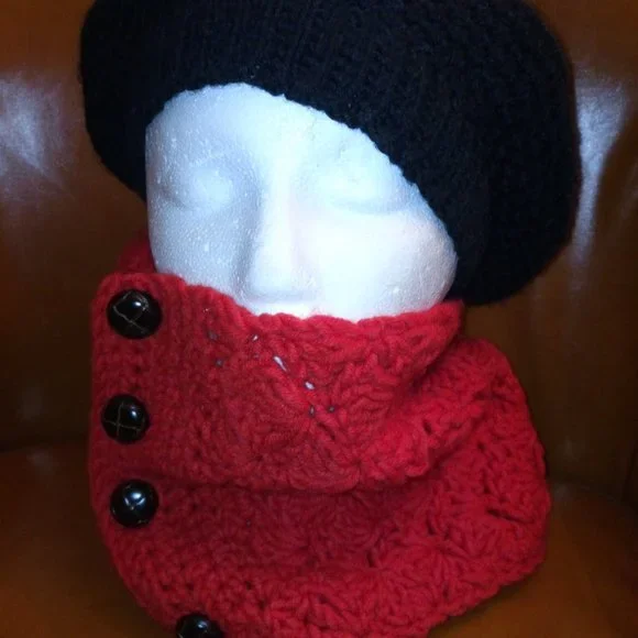 Hand Crafted Crocheted Textured Unisex Cowl in Red, One Size - Picture 3 of 6